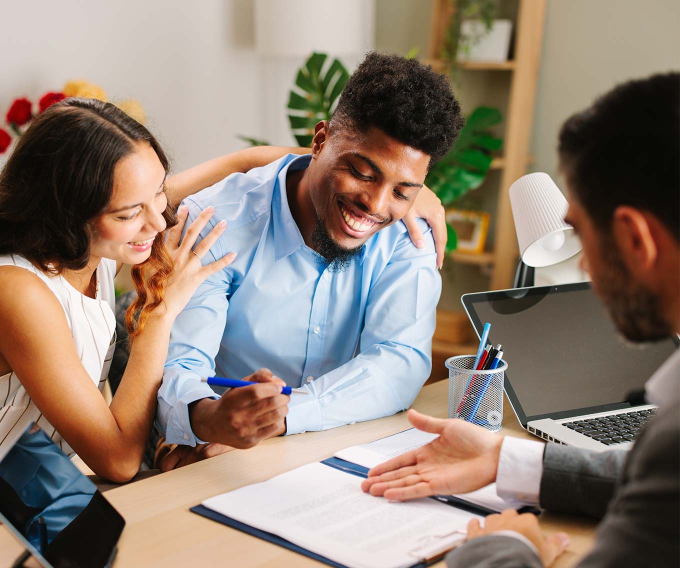 Couple calculating their refinance costs
